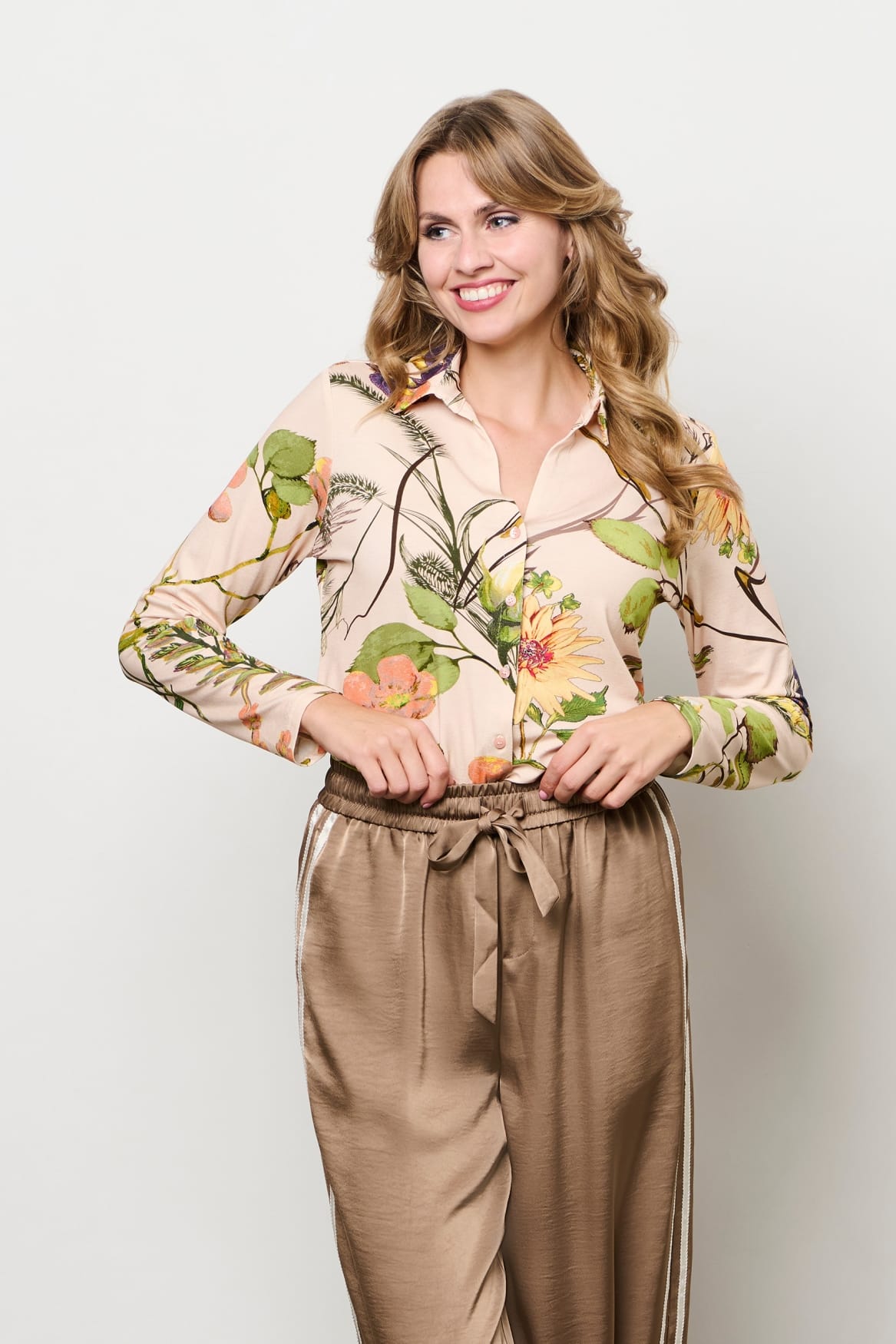 AndCoWoman Vayen Flower